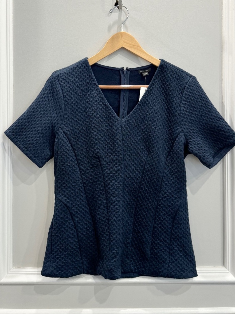 NWT Ann Taylor Textured V-Neck Short Sleeve Blouse Blue Size Medium